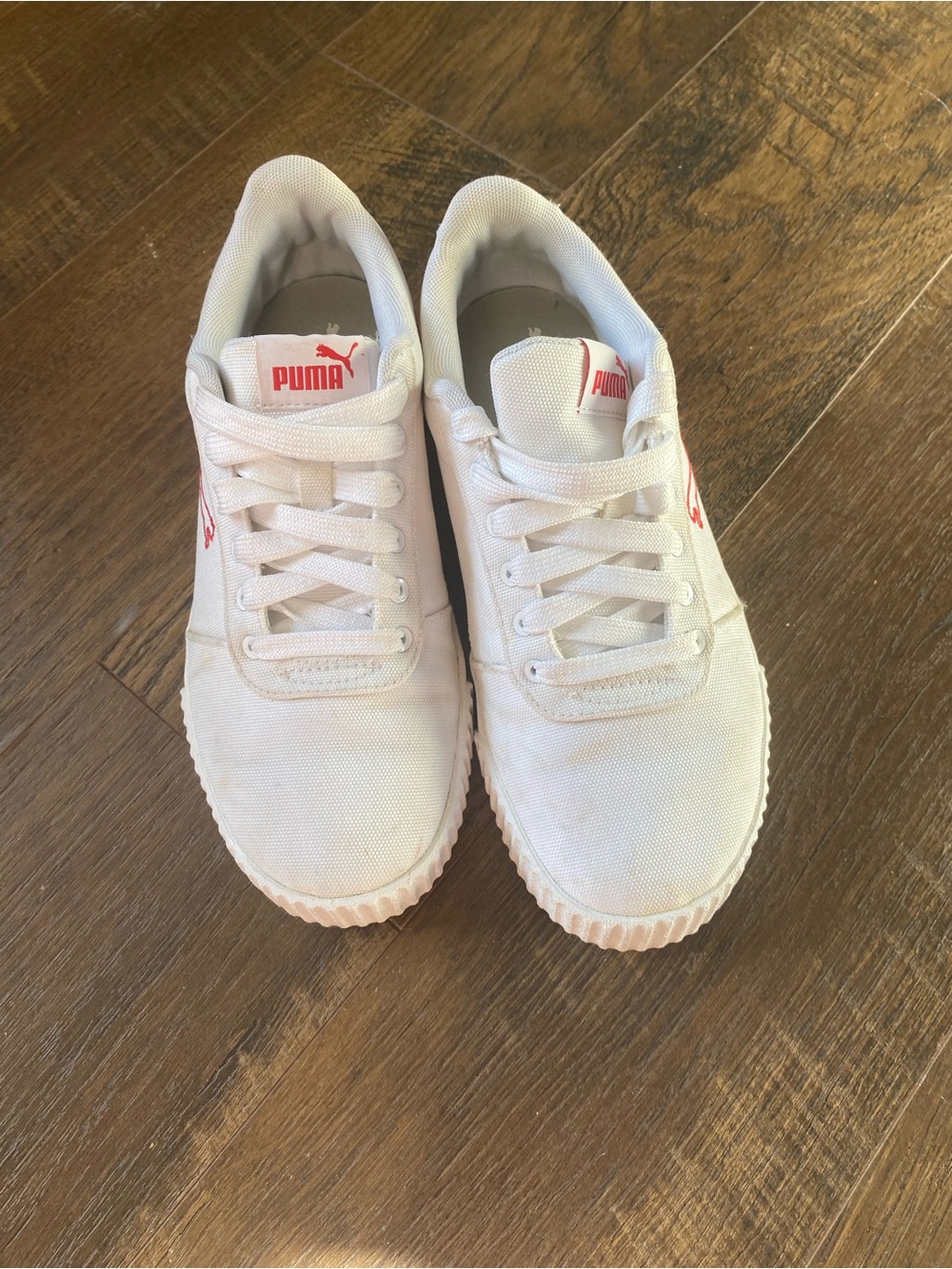 PUMA White and Red Low-Top Sneakers. Women’s SZ 8. - Picture 4 of 7